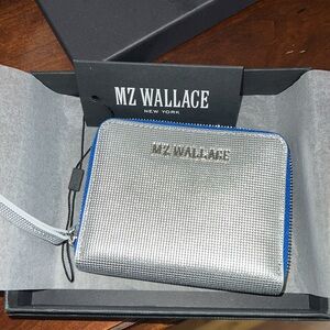 Zip Round Wallet Silver Metallic NWT
